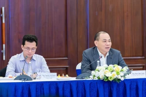 Tỉ phú Phạm Nhật Vượng lắng nghe những ‘tâm tư’ của các đơn vị vận tải về ô tô điện