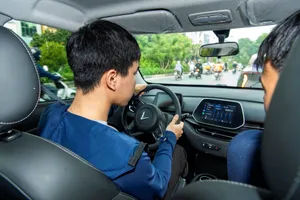 Lái thử VF 5 Plus, người lần đầu tìm mua ô tô 'phải lòng' xe điện