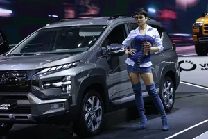 Vietnam Motor Show 2024 chính thức mở cửa chào đón người dân tới chiêm ngưỡng xe 