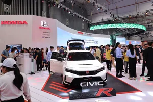 Các hãng ô tô 'đua' nhau kích cầu, có xe ưu đãi đến 250 triệu đồng