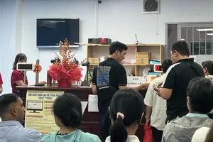 TP.HCM phải mượn phôi, tăng ca... để in giấy phép lái xe cho người dân