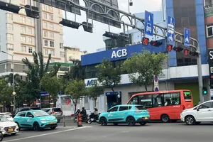 Mức phạt ra sao khi CSGT TP.HCM ra quân xử phạt lỗi vượt đèn đỏ?