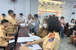 Ngày thứ 2 Công an TP.HCM cấp đổi bằng lái xe: Thủ tục nhanh gọn trong 20 phút