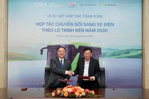 Công ty con của tỉ phú Phạm Nhật Vượng bắt tay cùng Samco chuyển đổi xe buýt điện