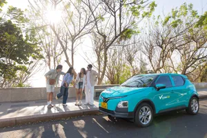 Xanh SM của tỉ phú Phạm Nhật Vượng sẽ tặng 34 chiếc ô tô điện VinFast VF 3 cho khách hàng và tài xế