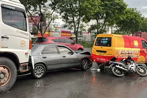 TP Thủ Đức: Tai nạn liên hoàn khiến 2 người tử vong, giao thông ùn tắc