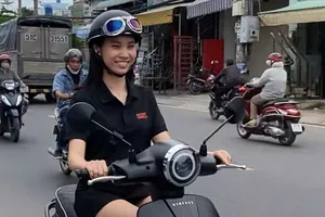 Đi 2 đời xe xăng rồi chuyển sang xe điện VinFast Evo200, Gen Z chia sẻ gì?