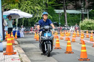 Gầm cao, bánh lớn, VinFast Feliz Neo “bao” mọi địa hình, chẳng ngán mưa ngập