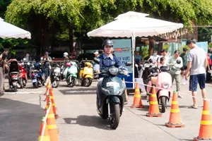 'Đổi xăng lấy điện' nóng tại TP.HCM