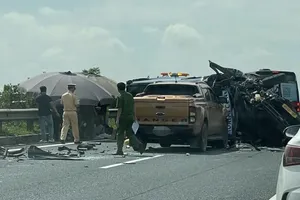 Hiểm họa từ xe tưới cây: Đã đến lúc dẹp bỏ cây xanh giữa cao tốc để đảm bảo an toàn?