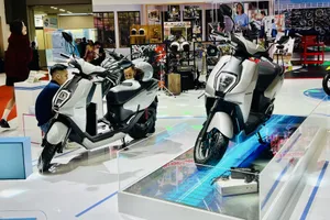 Thị trường xe máy điện Việt Nam đang 'soán ngôi' xe xăng?