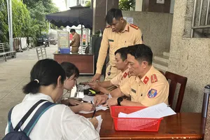 Có được lái xe khi chỉ có giấy hẹn cấp đổi giấy phép lái xe đã hết hạn?