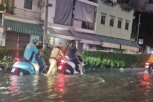 Cách 'cứu' chiếc xe máy sau những trận triều cường