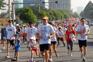 Chạy từ thiện Terry Fox ủng hộ quỹ chữa ung thư