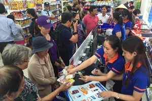 Cửa hàng tạp hóa hiện đại thu hút người dân Củ Chi