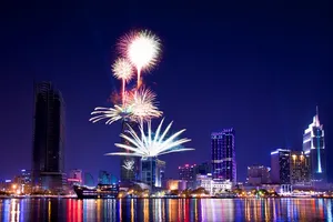 Lần đầu tiên bắn pháo hoa kết hợp nhạc nền ở Sài Gòn 