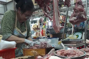 Thịt heo bình ổn giảm giá 3.000 đồng/kg