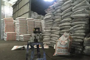 TP.HCM tiêu hủy hơn 21 tấn phân bón 