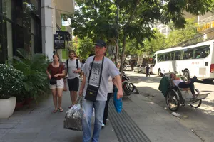 Du lịch Việt 'không biết ăn nói thế nào' với khách Tây