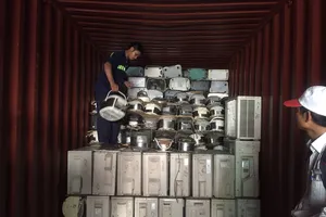 Bắt giữ hàng chục container hàng cấm trị giá hơn 10 tỉ 