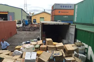 Phát hiện công ty 'ma' nhập hàng cấm