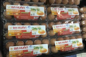 Dán tem truy xuất nguồn gốc thịt, trứng gia cầm