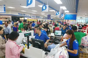 Tung món ăn độc, lạ để dân mua chiêu đãi khách ngày Tết