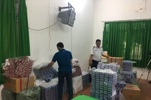 Hơn 17.000 gói thuốc lá lậu trên thuyền không số
