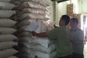 Bất lực với hàng giả thương hiệu nổi tiếng tung hoành ở chợ? 