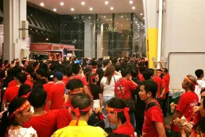 Đề nghị bồi thường cho cổ động viên bị 'bỏ rơi' tại Malaysia