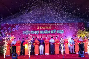 Đặc sản Lào Cai hút khách tại hội chợ Xuân Tân Bình 