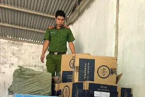 Hơn 10 ngàn bao thuốc lá lậu giấu trong nhà trọ 