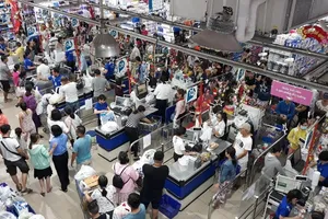 Một số cửa hàng tiện lợi mở cửa 24/24 phục vụ Tết