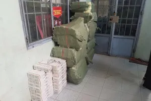 Gắn biển số giả vận chuyển gần 5.000 gói thuốc lậu