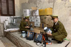 Báo động hàng ngoại gắn mác 'Made in Vietnam'