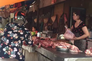 Thịt heo có nguy cơ khan hiếm, giá biến động mạnh