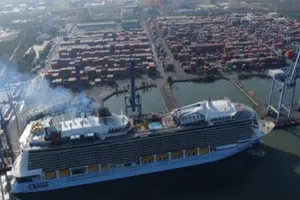 Tàu biển lộng lẫy, xa hoa nhất thế giới đã đến Việt Nam 