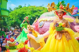 Bí ngô khổng lồ nặng 100kg, ớt nặng 2kg...hội tụ về TP.HCM