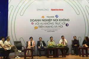 Mất ngủ, mất tiền... vì tin xấu, tin giả trên mạng xã hội