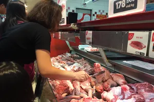 Mua thịt heo đông lạnh rẻ hơn thịt heo nóng 30% 
