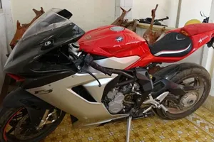 Mật phục bắt giữ 5 chiếc xe mô tô khủng trị giá 2,5 tỉ đồng