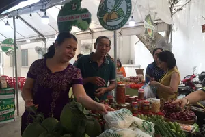 Hàng trăm món ăn độc đáo hội tụ tại phiên chợ Quà Việt 2020