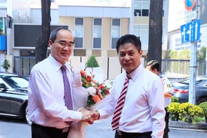 Bí thư Nguyễn Thiện Nhân chúc tết Công ty Du lịch Vietravel 