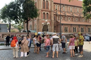 Việt Nam tạm dừng cấp thị thực tại cửa khẩu từ 15-3