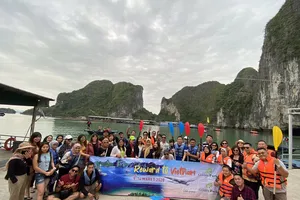 Du lịch 'đứng bánh' vì hàng loạt nơi tạm ngừng đón khách