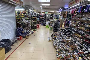 Sợ phá sản, tiểu thương An Đông muốn giảm giá thuê sạp 