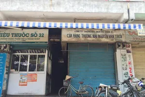 Một số chợ tiểu thương quần áo, mỹ phẩm... tạm nghỉ 