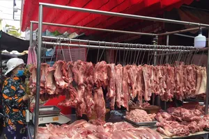 Lượng heo về chợ đầu mối giảm mạnh