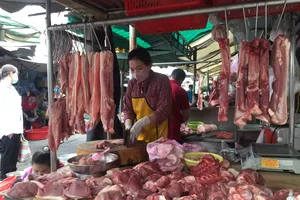 Thịt heo nội giá cao chót vót, thịt heo Mỹ giá rẻ nhưng ế ẩm