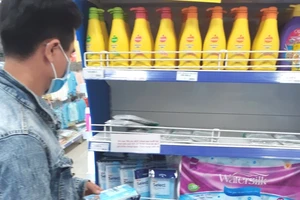 Khẩu trang các loại... đưa vào bình ổn thị trường 